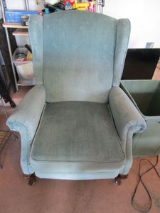 lot 408 image: VINTAGE BLUE ACCENT CHAIR