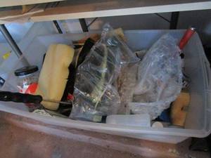 lot 427 image: LARGE TUB OF MISC PAINTING SUPPLIES &amp GARAGE ITEMS