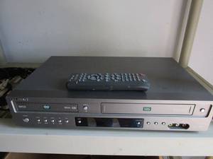 lot 373 image: GO VIDEO CDVHS PLAYER W REMOTE