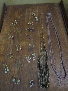 lot 405 image: JEWELRY LOT- NECKLACES, EARRING SETS