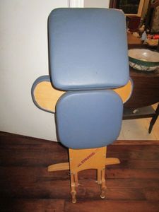 lot 402 image: STRONGITE PROFESSIONAL MASSAGE CHAIR, FOLDS CLOSED FOR EASY STORAGE&nbsp