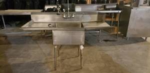 lot 15 image: Single Stainless Steel Sink w Side Shelves