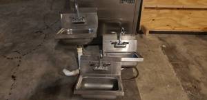 lot 16 image: Lot of 3 Stainless Steel Sinks