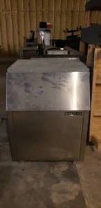 lot 17 image: Maxx Ice Ice Bin, Model MIB400