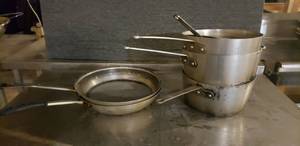 lot 26 image: Lot of 6 Large Aluminum Pots