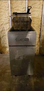 lot 38 image: American Range Model AF-3540 Deep Fryer
