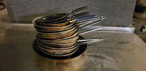lot 50 image: Lot of 14 Cooking Pans