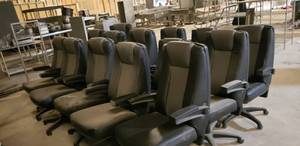 lot 80 image: Lot of 5 Rolling Office Chairs w Retractable Arms.  These are actually really nice chairs