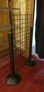 lot 161 image: Lot of 2 Barrier Posts w Wire Divider