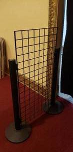 lot 162 image: Lot of 2 Barrier Posts w Wire Divider
