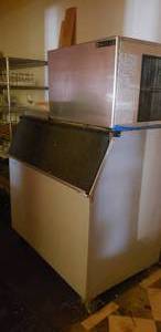 lot 214 image: Maxx Ice Model MIM450 Ice Maker