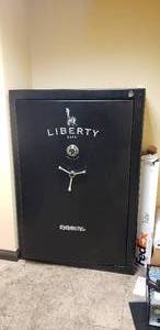 lot 242 image: Liberty Fatboy Jr Gun Safe COMBO UNKNOWN