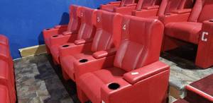 lot 315 image: Lot of 4 Luxury Media Lounge Chairs CHAIRS DO NOT HAVE POWER