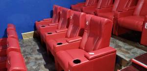 lot 316 image: Lot of 4 Luxury Media Lounge Chairs CHAIRS DO NOT HAVE POWER