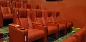 lot 333 image: Lot of 4 Luxury Media Lounge Chairs CHAIRS DO NOT HAVE POWER