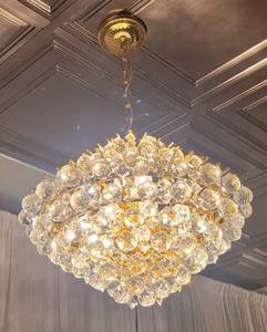 lot 4 image: LARGE SIZE GLASS CHANDELIER IN STYLE, DESIGN, AND COLOR AS SHOWN. MATCHES LOT #5. APPROX. 21 W X 31 H.