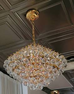 lot 5 image: LARGE SIZE GLASS CHANDELIER IN STYLE, DESIGN, AND COLOR AS SHOWN. MATCHES LOT #4. APPROX. 21 W X 31 H.