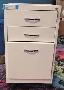 lot 15 image: WITH KEYS ROLLING 3 DRAWER METAL FILE CABINET WITH LOCK AS SHOWN. APPROX. 15 w X 19 d X 26 h.