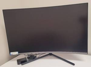 lot 35 image: SAMSUNG 27 4K CURVED MONITOR WITH POWER CORD AS SHOWN.