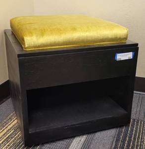 lot 61 image: CUBE STORAGE OTTOMAN WITH REVERSIBLE TRAY TOP AS SHOWN.
