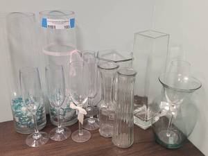 lot 103 image: LOT OF ASSORTED GLASS VASES GLASSWARE AS SHOWN.