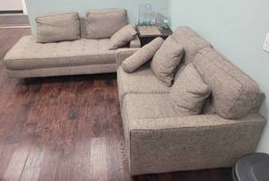 lot 104 image: 2 PIECE SECTIONAL SOFA AS SHOWN. (SOLD 2 X THE MONEY).
