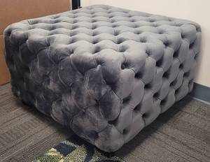 lot 119 image: VELVET TUFTED SQUARE OTTOMAN AS SHOWN. APPROX. 29.5 L x 29.5 W x 17.5 H.