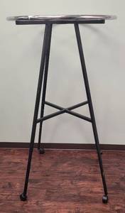 lot 127 image: CALLAPSIBLE ROUND CLOTHING RACK WITH ADJUSTABLE HEIGHT AS SHOWN.