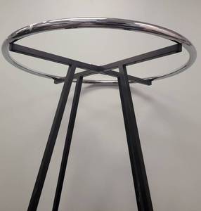 lot 128 image: CALLAPSIBLE ROUND CLOTHING RACK WITH ADJUSTABLE HEIGHT AS SHOWN.