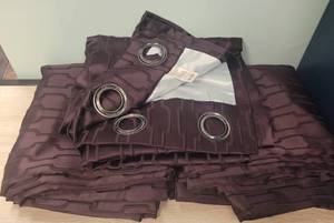 lot 149 image: LOT OF 3 CURTAIN PANELS IN STYLE AND COLOR AS SHOWN. (SOLD 3 X THE MONEY) APPROX. 50 W x 84 L.
