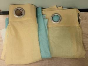 lot 155 image: LOT OF 2 CURTAIN PANELS IN STYLE AND COLOR SHOWN. (SOLD 2 X THE MONEY) APPROX. 51.5 W x 86.5 L.