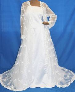 lot 18 image: 2-PIECE WEDDING DRESS IN DESIGN AND COLOR AS SHOWN.