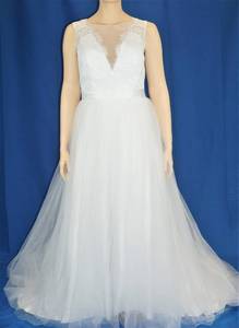 lot 77 image: WEDDING DRESS IN DESIGN AND COLOR AS SHOWN. SIZE 28