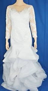 lot 107 image: WEDDING DRESS IN DESIGN AND COLOR AS SHOWN. SIZE 26