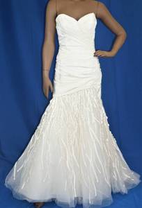 lot 271 image: WEDDING DRESS IN DESIGN AND COLOR AS SHOWN. SIZE 8.