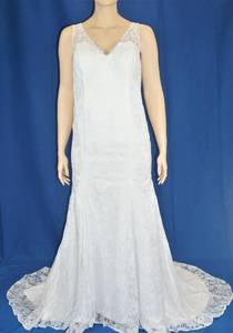 lot 272 image: WEDDING DRESS IN DESIGN AND COLOR AS SHOWN. SIZE 18.