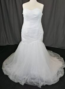 lot 273 image: WEDDING DRESS IN DESIGN AND COLOR AS SHOWN. SIZE 24.