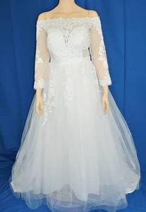 lot 274 image: WEDDING DRESS IN DESIGN AND COLOR AS SHOWN. SIZE 24.