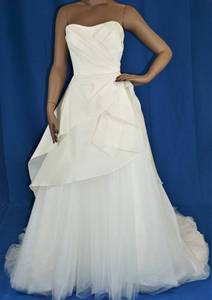 lot 297 image: WEDDING DRESS IN DESIGN AND COLOR AS SHOWN. SIZE 10.