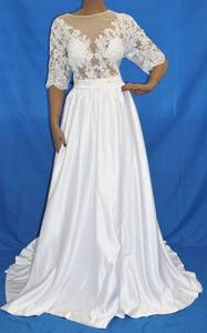 lot 346 image: WEDDING DRESS IN DESIGN AND COLOR AS SHOWN.