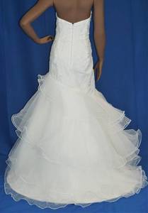lot 358 image: WEDDING DRESS IN DESIGN AND STYLE SHOWN. SIZE 12