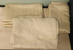lot 169 image: LOT OF 3 TABLECLOTHS IN STYLE AND COLOR SHOWN. (SOLD 3 X THE MONEY) APPROX. 53 W x 69 L.