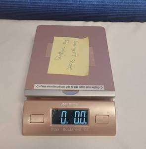 lot 200 image: DIGITAL POSTAL SCALE MODEL W-8260-86GOLD AS SHOWN.