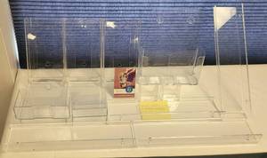 lot 249 image: CLEAR ORGANIZER SET IN ASSORTED SIZES AND SHAPES.
