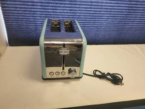lot 251 image: TOASTER WITH CANCEL, BAGEL, AND DEFROST FUNCTIONS.