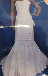 lot 280 image: WEDDING DRESS IN DESIGN AND COLOR AS SHOWN. SIZE 6.
