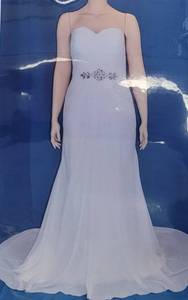 lot 296 image: WEDDING DRESS IN DESIGN AND COLOR AS SHOWN. SIZE 16.
