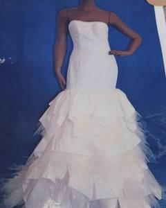 lot 299 image: WEDDING DRESS IN DESIGN AND COLOR AS SHOWN. SIZE 8.