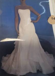 lot 316 image: WEDDING DRESS IN DESIGN AND COLOR AS SHOWN. SIZE 14.