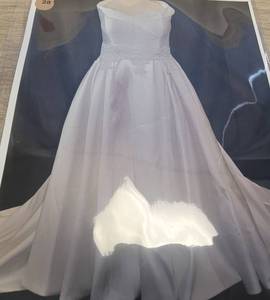 lot 324 image: WEDDING DRESS IN DESIGN AND COLOR AS SHOWN. SIZE 28.